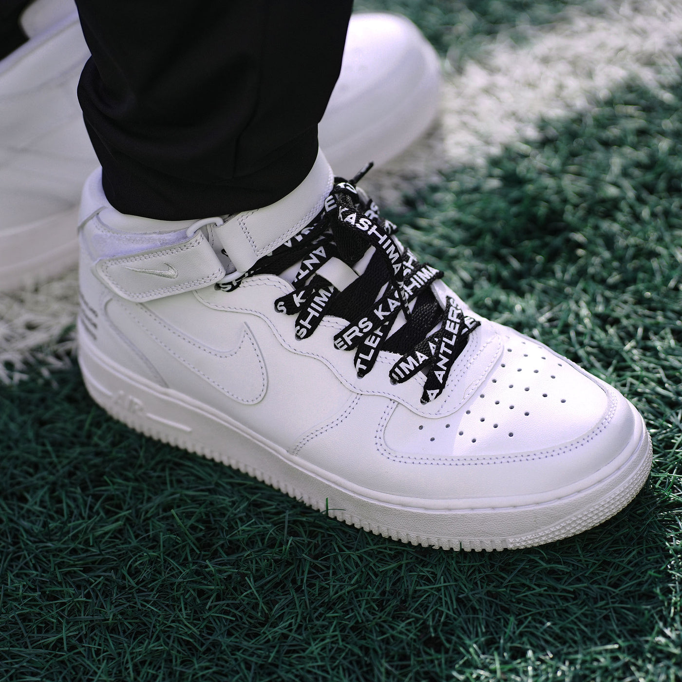 NIKE AIR FORCE 1 MID '07（黒刻印）