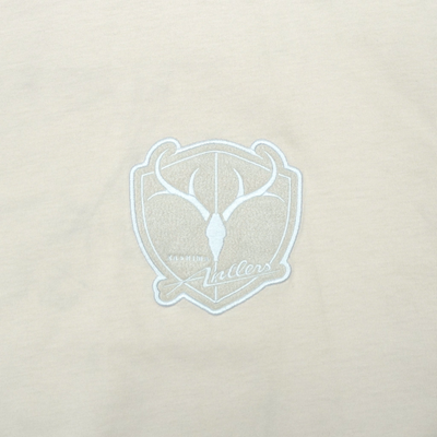 SUEDE EMBLEM SLEEVE LOGO TEE（全3色）