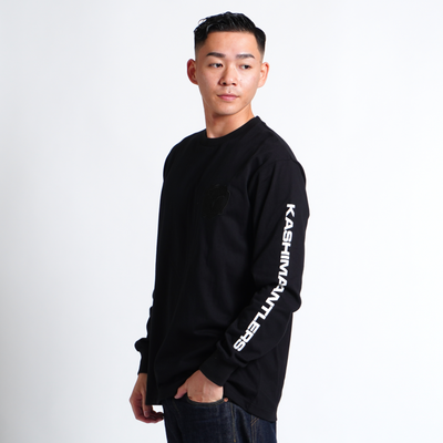 SUEDE EMBLEM SLEEVE LOGO TEE（全3色）