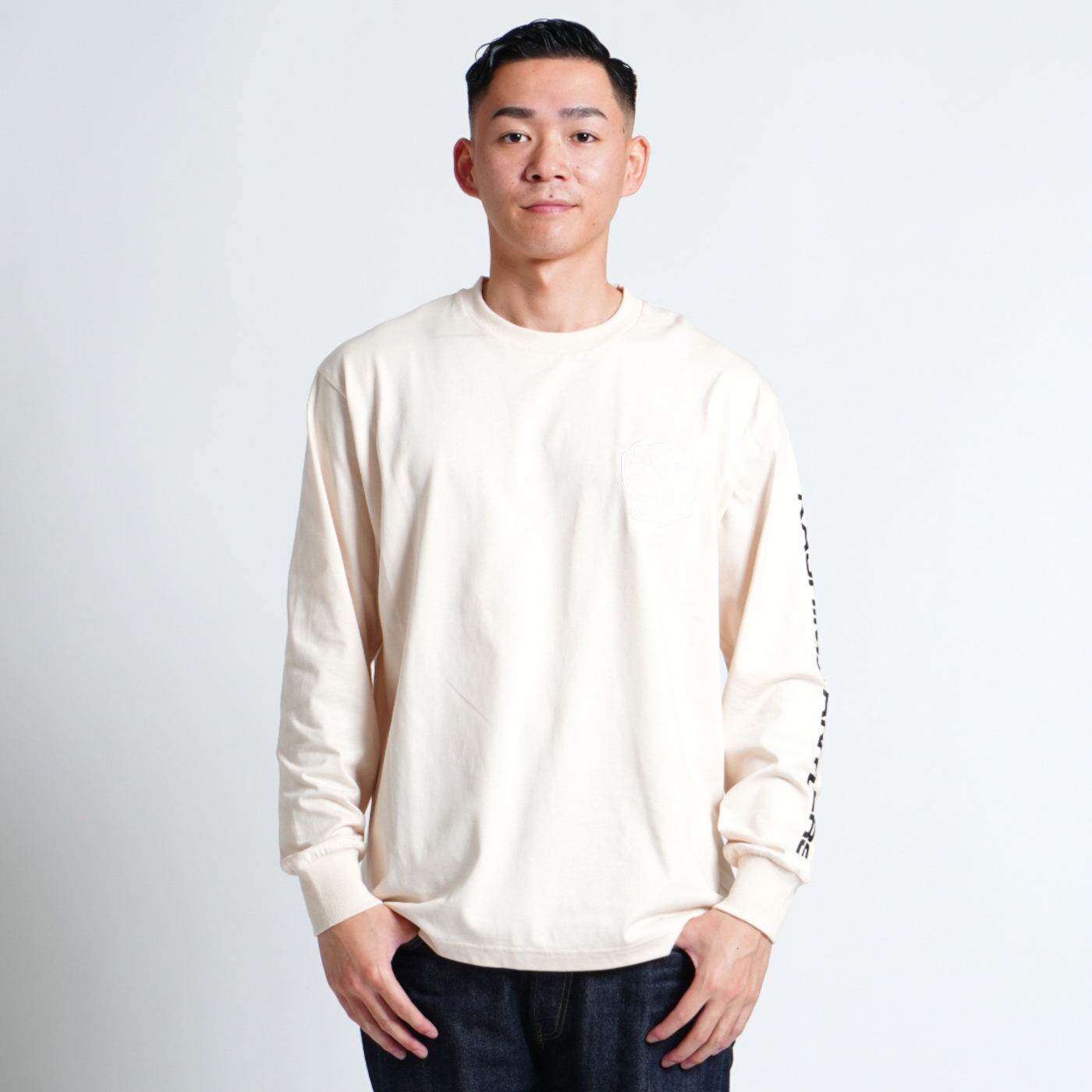 SUEDE EMBLEM SLEEVE LOGO TEE（全3色）