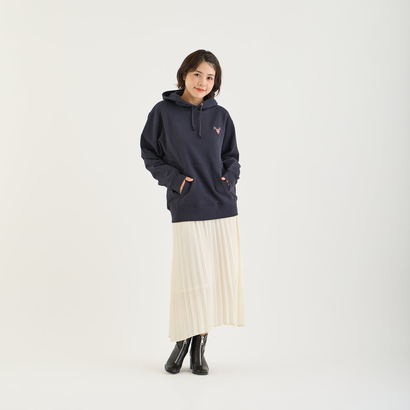 "tsuno" heart　プルオーバーパーカー（NAVY）