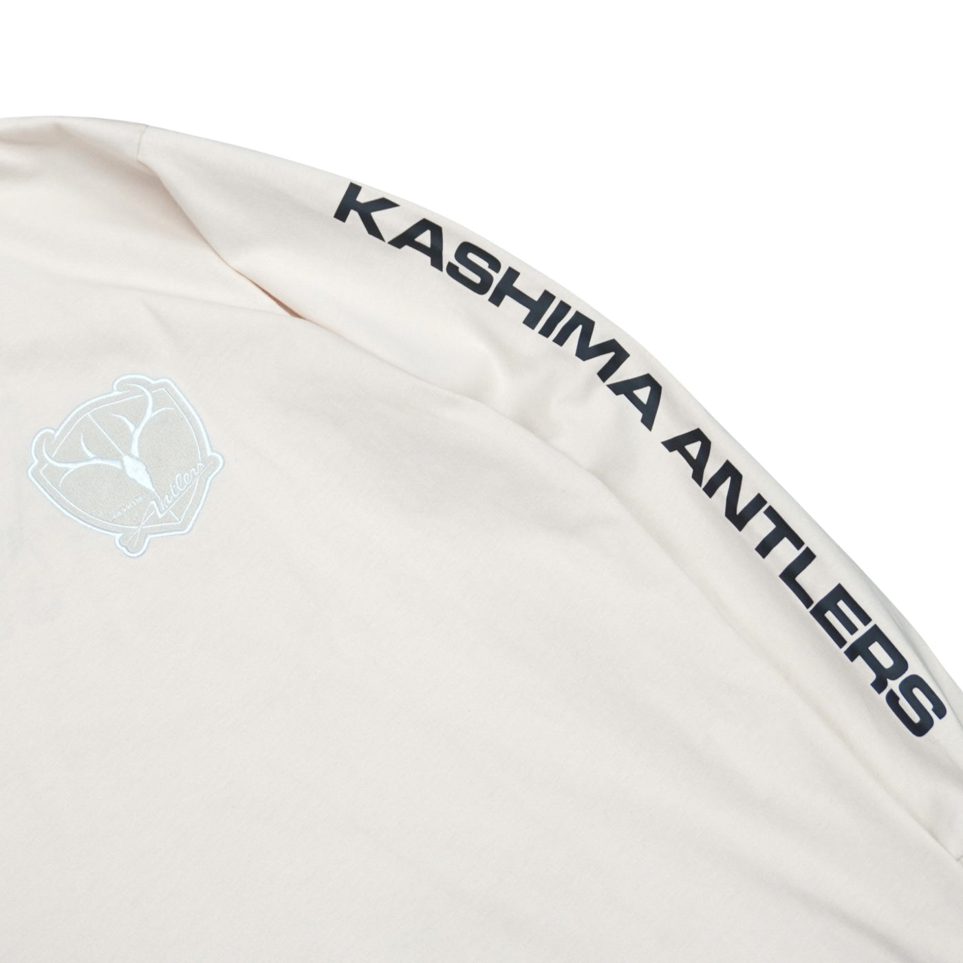 SUEDE EMBLEM SLEEVE LOGO TEE（全3色）