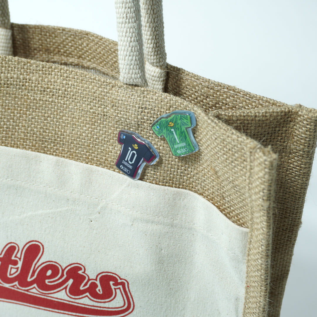 ブラインド】26ユニフォームピンバッジ（1st） – 鹿島アントラーズFC