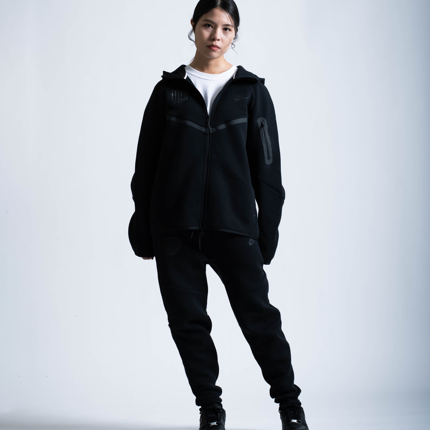 NIKE テックフリースWRフルジップL/Sフーディ（ブラック）