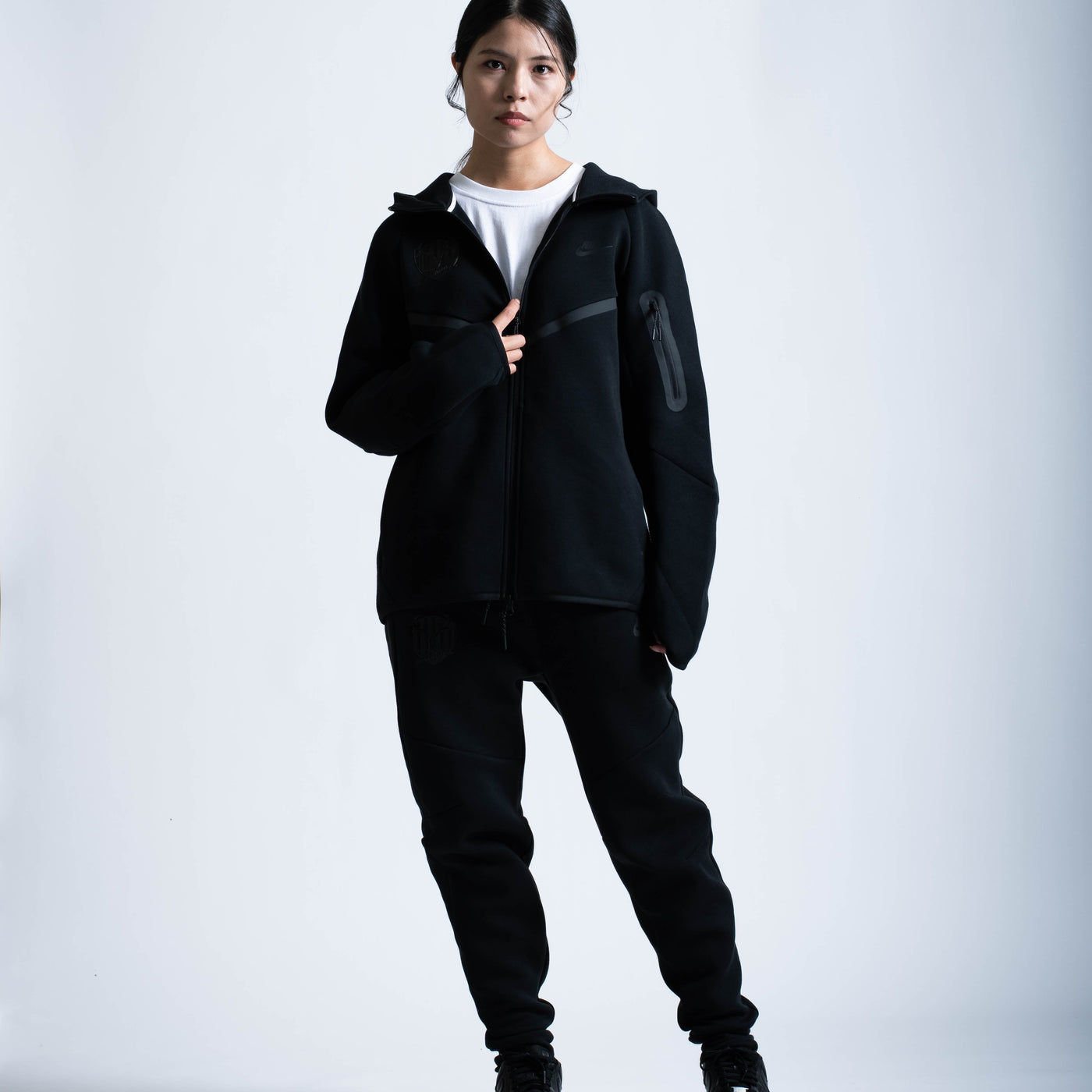 NIKE テックフリースWRフルジップL/Sフーディ（ブラック）