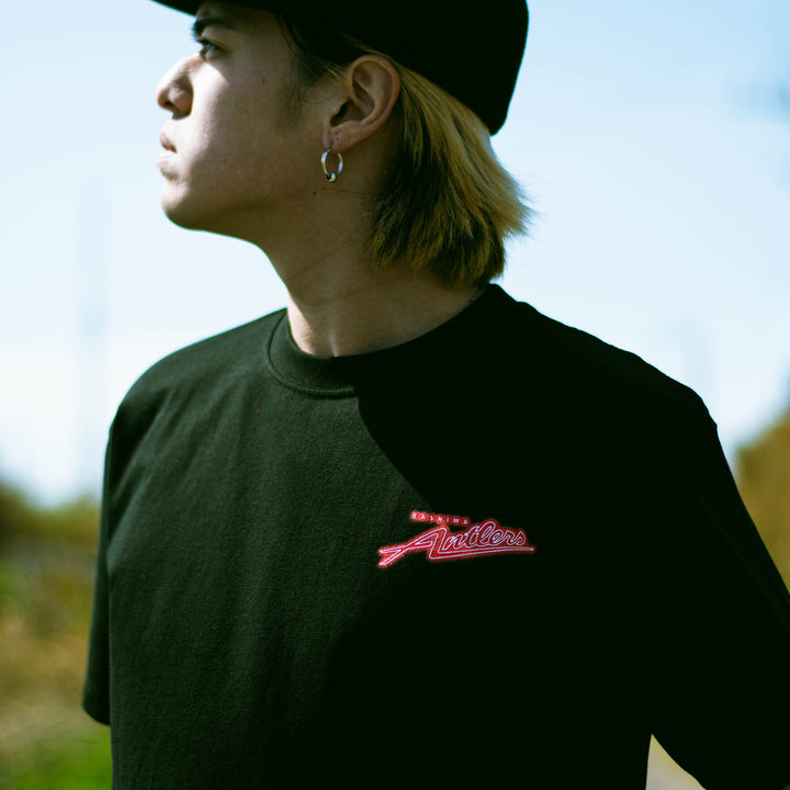 ネオン風デザイン Tシャツ【受注】 – 鹿島アントラーズFC - 公式