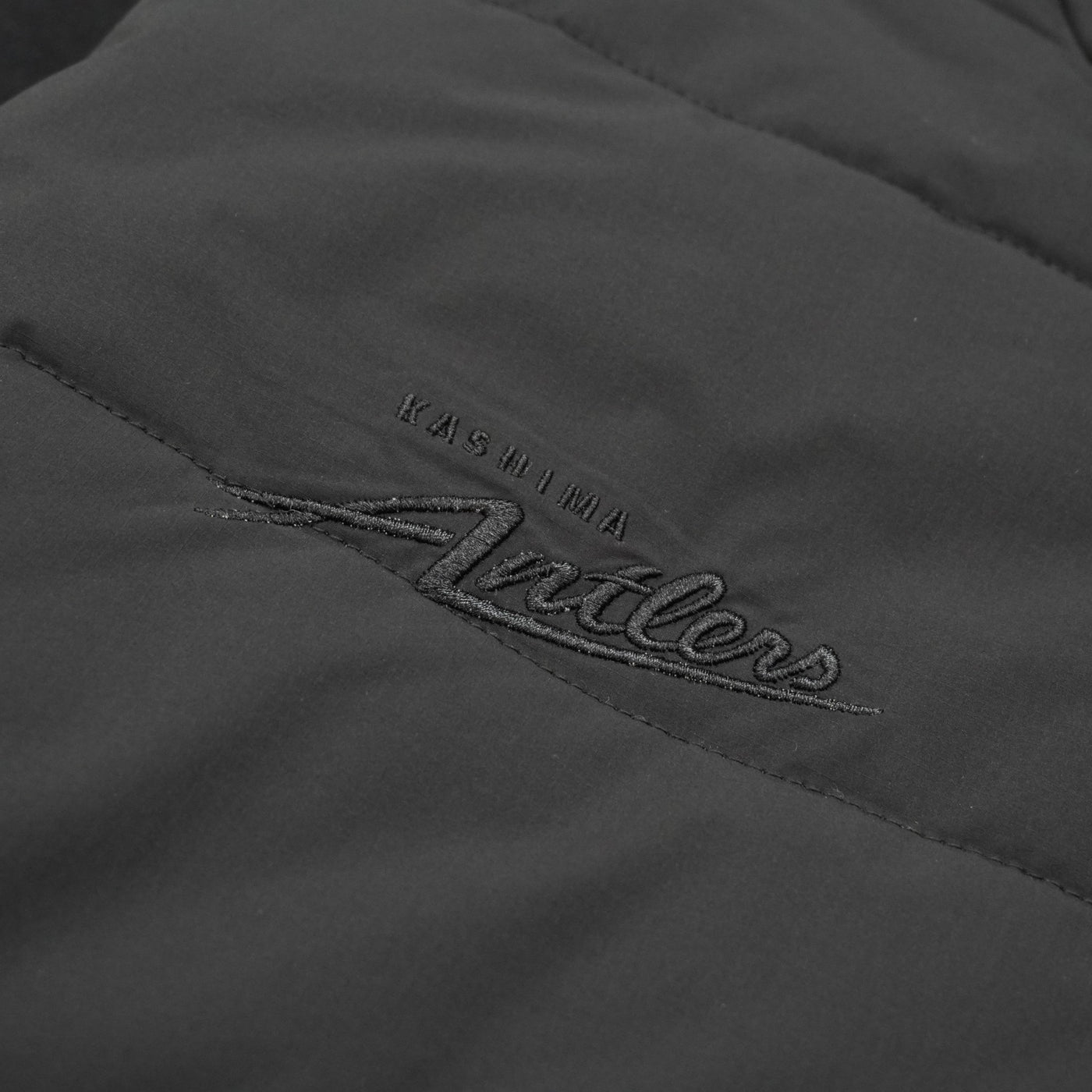 EMB LOGO HYBRID JKT （全2色）