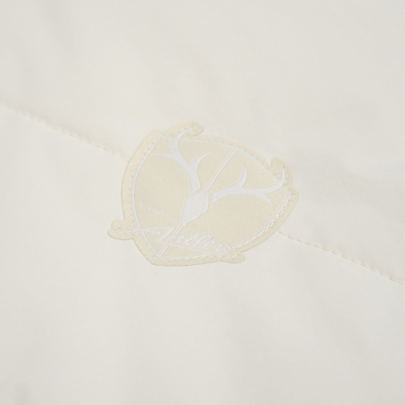 EMB LOGO HYBRID JKT （全2色）
