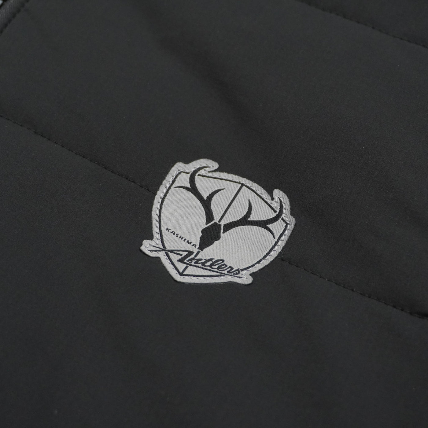 EMB LOGO HYBRID JKT （全2色）