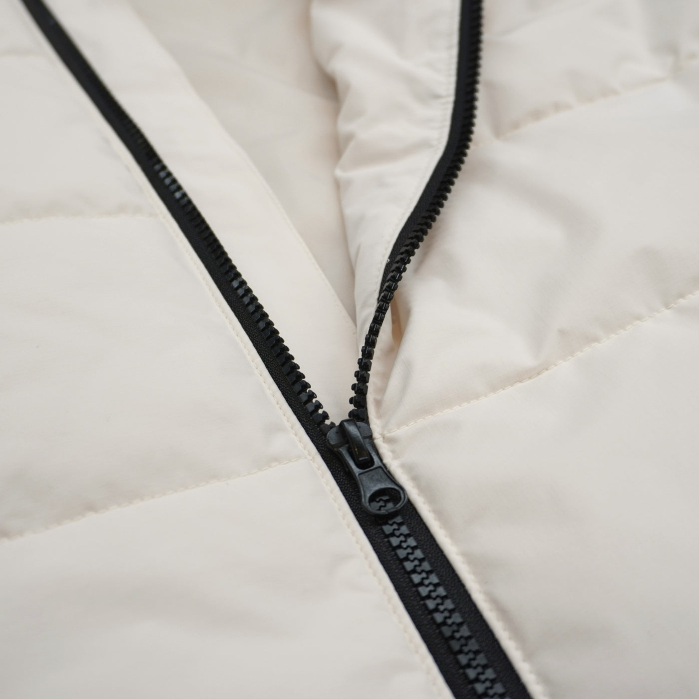 EMB LOGO HYBRID JKT （全2色）