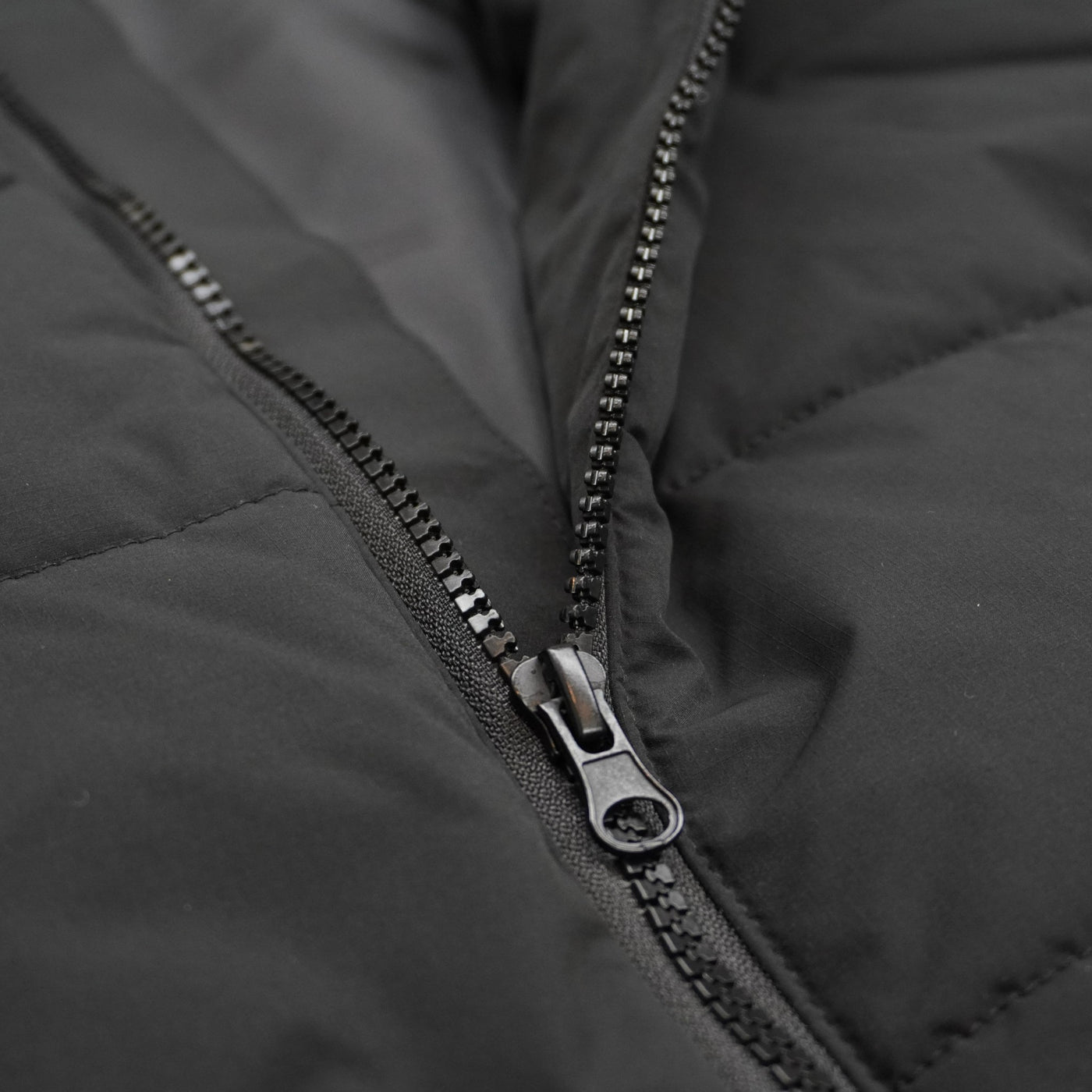 EMB LOGO HYBRID JKT （全2色）