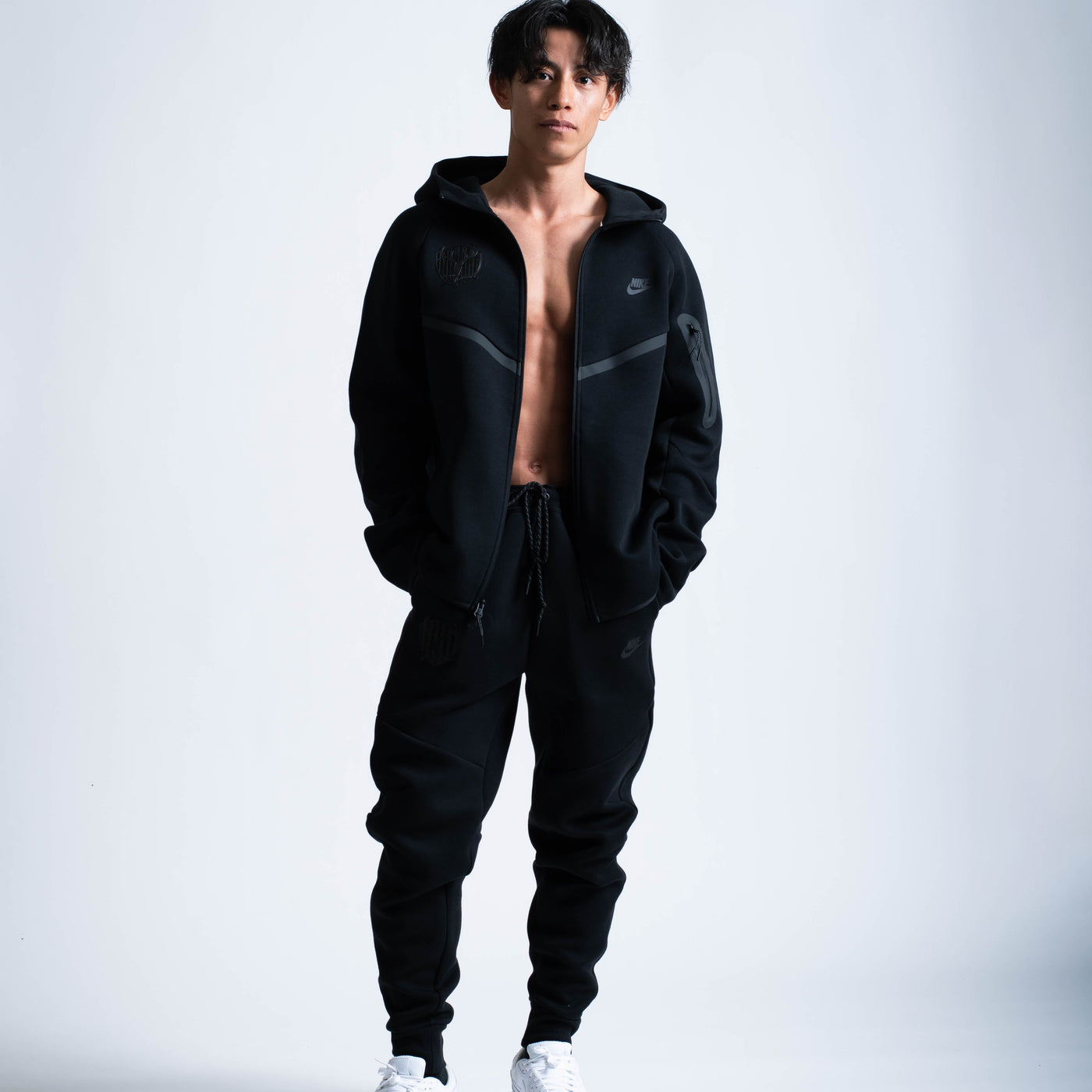 NIKE テックフリースWRフルジップL/Sフーディ（ブラック）