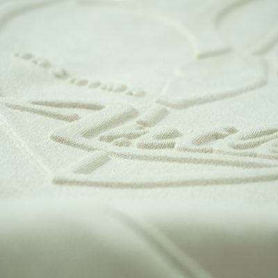 POLYSUEDE EMBOSS LOGO HOODIE（全2色）