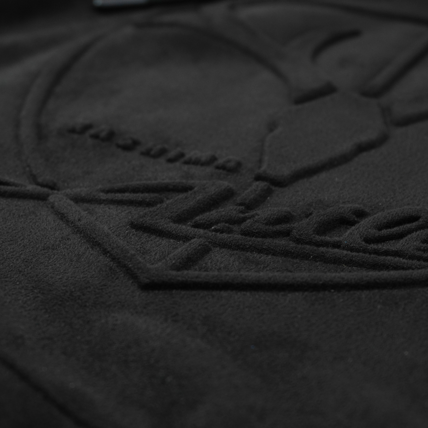 POLYSUEDE EMBOSS LOGO HOODIE（全2色）