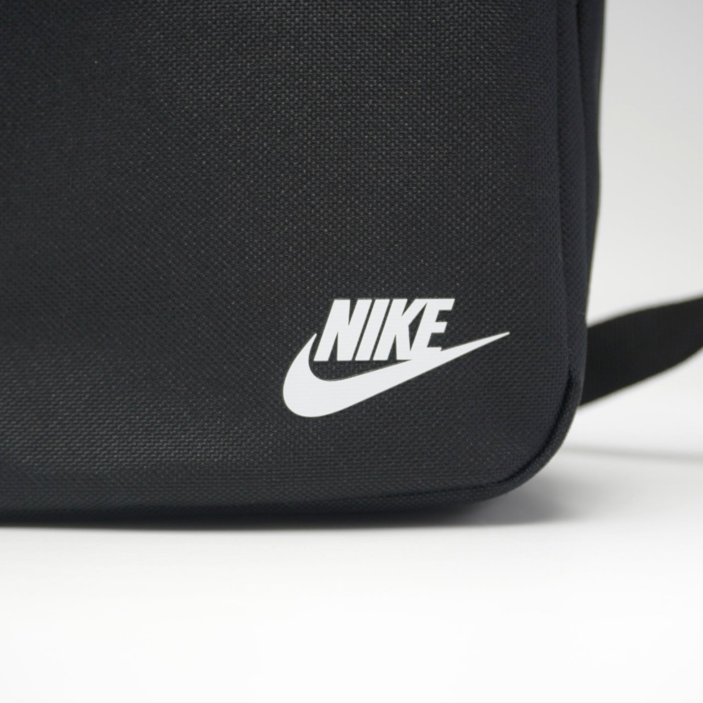 25NIKEヘリテージ クロスボディ