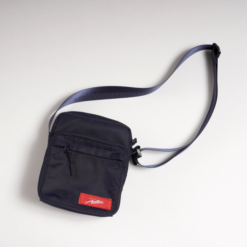 鹿島アントラーズ 金属製4連チアホーン ケース付 1セット　（その1） ミニポーチ（アントラーズロゴ） – 鹿島アントラーズFC - 公式