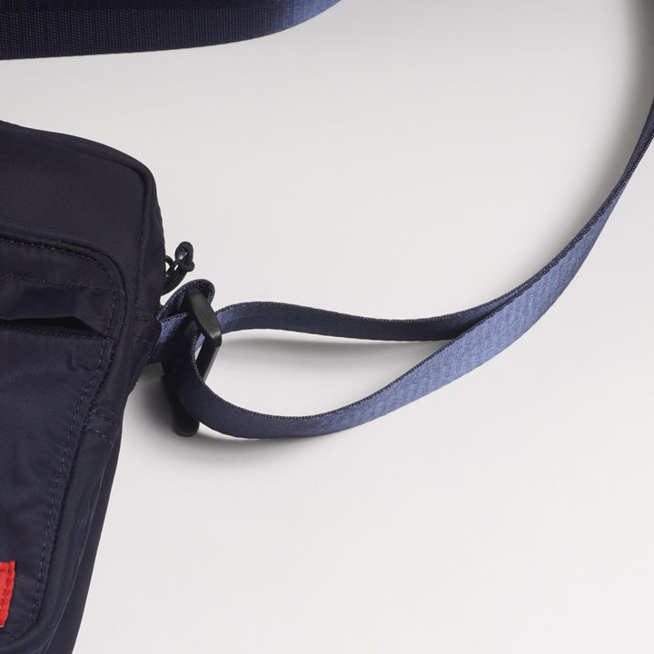 鹿島アントラーズ 金属製4連チアホーン ケース付 1セット　（その２） 鹿島アントラーズ 金属製4連チアホーン ケース付 1セット （その2）